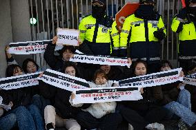 South Korea’s Progressive Students Stage Surprise Protest In Front Of U.S. Embassy