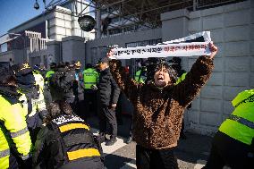 South Korea’s Progressive Students Stage Surprise Protest In Front Of U.S. Embassy