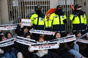 South Korea’s Progressive Students Stage Surprise Protest In Front Of U.S. Embassy