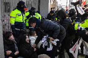 South Korea’s Progressive Students Stage Surprise Protest In Front Of U.S. Embassy