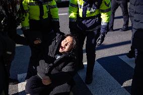 South Korea’s Progressive Students Stage Surprise Protest In Front Of U.S. Embassy