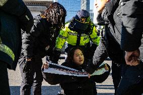 South Korea’s Progressive Students Stage Surprise Protest In Front Of U.S. Embassy