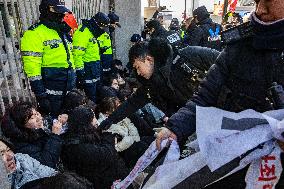 South Korea’s Progressive Students Stage Surprise Protest In Front Of U.S. Embassy