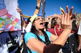 Venezuelans In Argentina Reject Nicolás Maduro's Assumption Of Power And Demand The Legitimacy Of Edmundo González Urrutia As Th