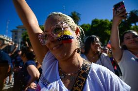 Venezuelans In Argentina Reject Nicolás Maduro's Assumption Of Power And Demand The Legitimacy Of Edmundo González Urrutia As Th