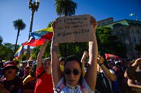 Venezuelans In Argentina Reject Nicolás Maduro's Assumption Of Power And Demand The Legitimacy Of Edmundo González Urrutia As Th