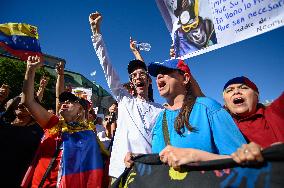 Venezuelans In Argentina Reject Nicolás Maduro's Assumption Of Power And Demand The Legitimacy Of Edmundo González Urrutia As Th