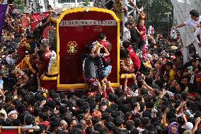 Devotees Grapple To Touch Jesus Nazareno On It's Feast Day