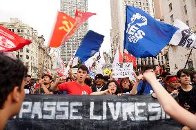 Brazilians In Sao Paulo Protest Against Public Transportation Fare Increase