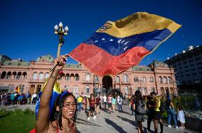 Venezuelans In Argentina Reject Nicolás Maduro's Assumption Of Power And Demand The Legitimacy Of Edmundo González Urrutia As Th