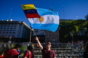 Venezuelans In Argentina Reject Nicolás Maduro's Assumption Of Power And Demand The Legitimacy Of Edmundo González Urrutia As Th