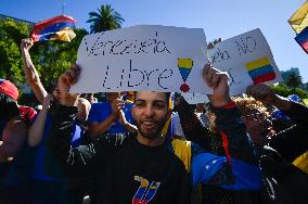 Venezuelans In Argentina Reject Nicolás Maduro's Assumption Of Power And Demand The Legitimacy Of Edmundo González Urrutia As Th