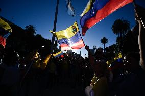 Venezuelans In Argentina Reject Nicolás Maduro's Assumption Of Power And Demand The Legitimacy Of Edmundo González Urrutia As Th