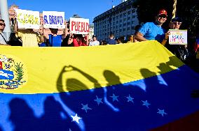 Venezuelans In Argentina Reject Nicolás Maduro's Assumption Of Power And Demand The Legitimacy Of Edmundo González Urrutia As Th