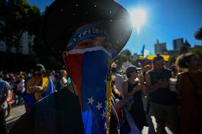 Venezuelans In Argentina Reject Nicolás Maduro's Assumption Of Power And Demand The Legitimacy Of Edmundo González Urrutia As Th