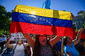 Venezuelans In Argentina Reject Nicolás Maduro's Assumption Of Power And Demand The Legitimacy Of Edmundo González Urrutia As Th