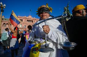 Venezuelans In Argentina Reject Nicolás Maduro's Assumption Of Power And Demand The Legitimacy Of Edmundo González Urrutia As Th