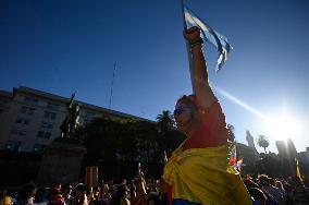 Venezuelans In Argentina Reject Nicolás Maduro's Assumption Of Power And Demand The Legitimacy Of Edmundo González Urrutia As Th