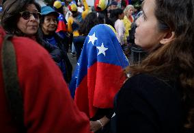 Venezuelan Community Opposed To Nicolás Maduro Demonstrated Outside The Venezuelan Embassy In Mexico City