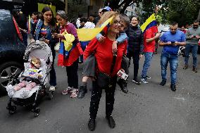 Venezuelan Community Opposed To Nicolás Maduro Demonstrated Outside The Venezuelan Embassy In Mexico City