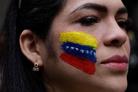 Venezuelan Community Opposed To Nicolás Maduro Demonstrated Outside The Venezuelan Embassy In Mexico City