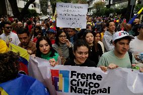 Venezuelan Community Opposed To Nicolás Maduro Demonstrated Outside The Venezuelan Embassy In Mexico City