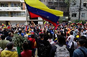 Venezuelan Community Opposed To Nicolás Maduro Demonstrated Outside The Venezuelan Embassy In Mexico City