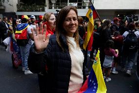 Venezuelan Community Opposed To Nicolás Maduro Demonstrated Outside The Venezuelan Embassy In Mexico City