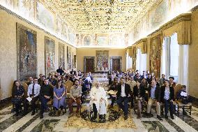 Pope Francis Receives Children Guests Of The Pediatric Oncology Clinic - Vatican