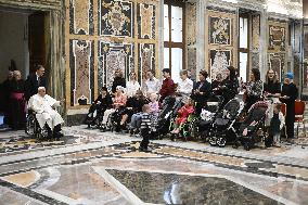 Pope Francis Receives Children Guests Of The Pediatric Oncology Clinic - Vatican