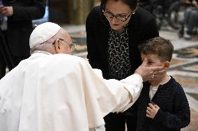 Pope Francis Receives Children Guests Of The Pediatric Oncology Clinic - Vatican