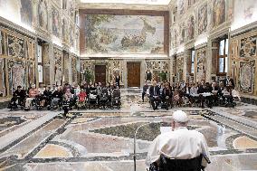 Pope Francis Receives Children Guests Of The Pediatric Oncology Clinic - Vatican