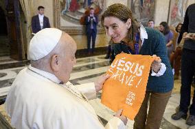 Pope Francis Receives Children Guests Of The Pediatric Oncology Clinic - Vatican