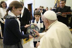 Pope Francis Receives Children Guests Of The Pediatric Oncology Clinic - Vatican