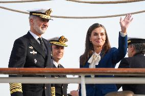 King and Queen preside over the farewell of Juan Sebastián de Elcano with Princess Leonor  - Cadiz