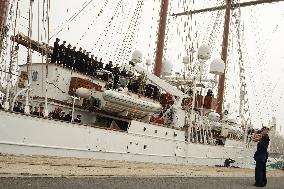 King and Queen preside over the farewell of Juan Sebastián de Elcano with Princess Leonor  - Cadiz