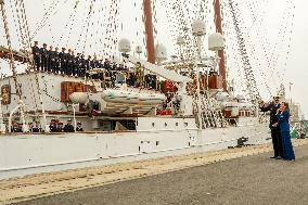 King and Queen preside over the farewell of Juan Sebastián de Elcano with Princess Leonor  - Cadiz