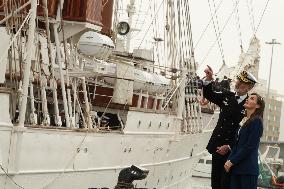 King and Queen preside over the farewell of Juan Sebastián de Elcano with Princess Leonor  - Cadiz