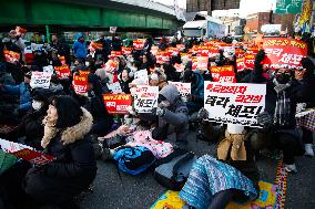 Impeached President Yoon Suk-yeol’s Defiance Of An Arrest Warrant Sparks Chaos In South Korea.