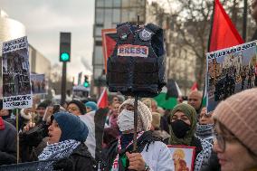 Pro-Palestinian Protest Honors Journalists Killed in Conflict - Paris