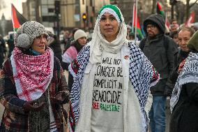 Pro-Palestinian Protest Honors Journalists Killed in Conflict - Paris