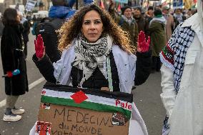 Pro-Palestinian Protest Honors Journalists Killed in Conflict - Paris