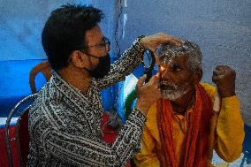 Free Eye Check Up Camp At Gangasagar Fair In Kolkata.