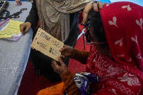 Free Eye Check Up Camp At Gangasagar Fair In Kolkata.