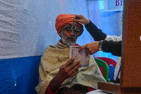 Free Eye Check Up Camp At Gangasagar Fair In Kolkata.