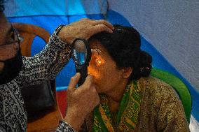 Free Eye Check Up Camp At Gangasagar Fair In Kolkata.