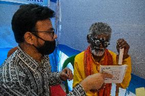 Free Eye Check Up Camp At Gangasagar Fair In Kolkata.