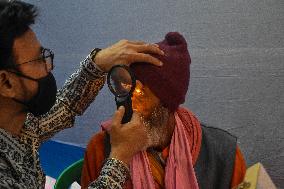 Free Eye Check Up Camp At Gangasagar Fair In Kolkata.