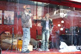 American Female Singer Karencic