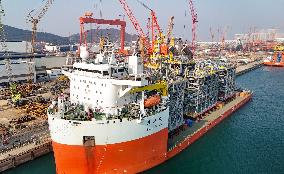 400,000-ton Super Large P79 FPSO Delivery